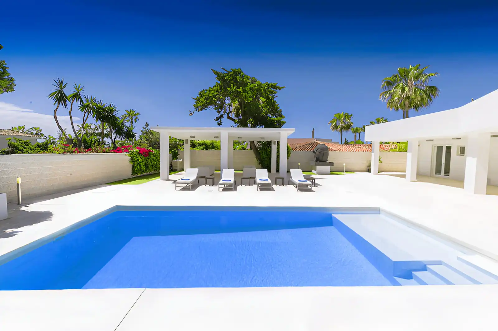 Piscina de Casa o chalet en venta en Marbella con Aire acondicionado, Jardín privado y Terraza