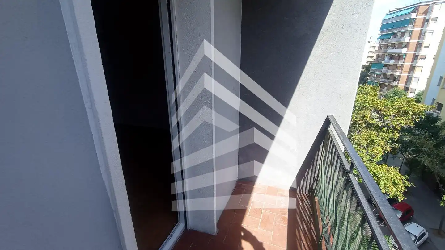 Flat with terrace for sale in calle de Bofarull, imagen 2