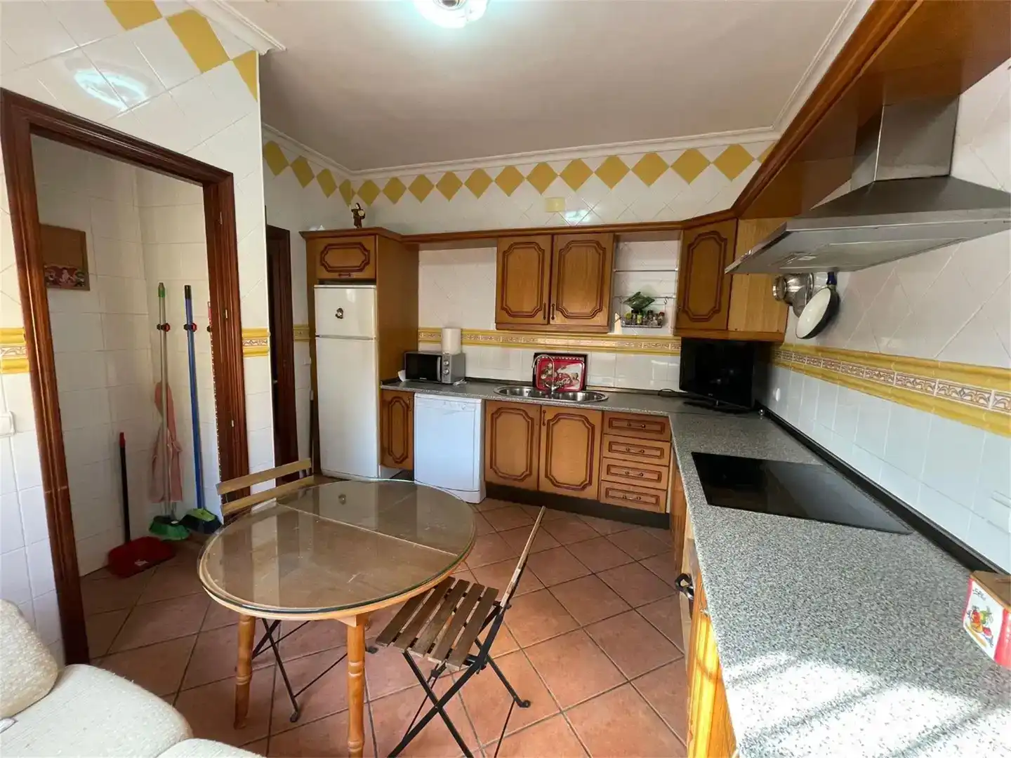Cuina de Casa adosada en venda en Hornachuelos amb Aire condicionat, Traster i Moblat