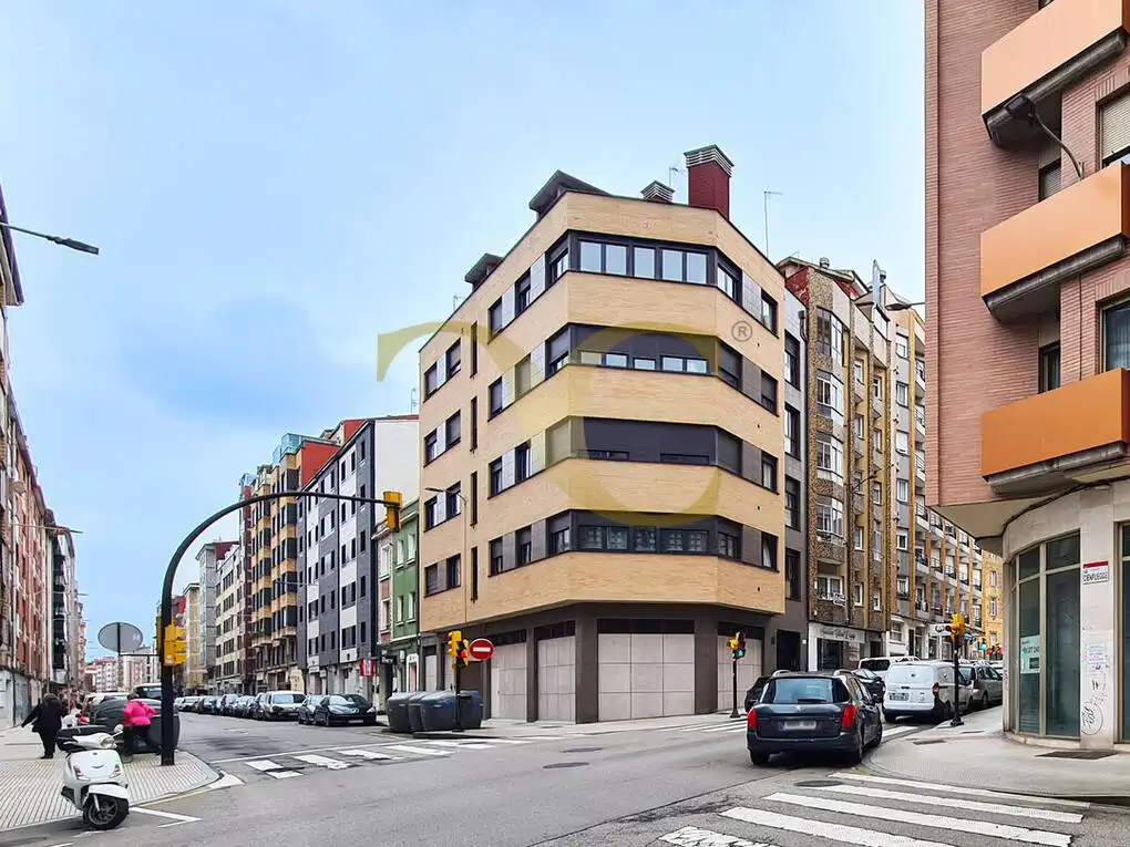 Außenansicht von Wohnungen zum Verkauf in Gijón  mit Heizung und Abstellraum