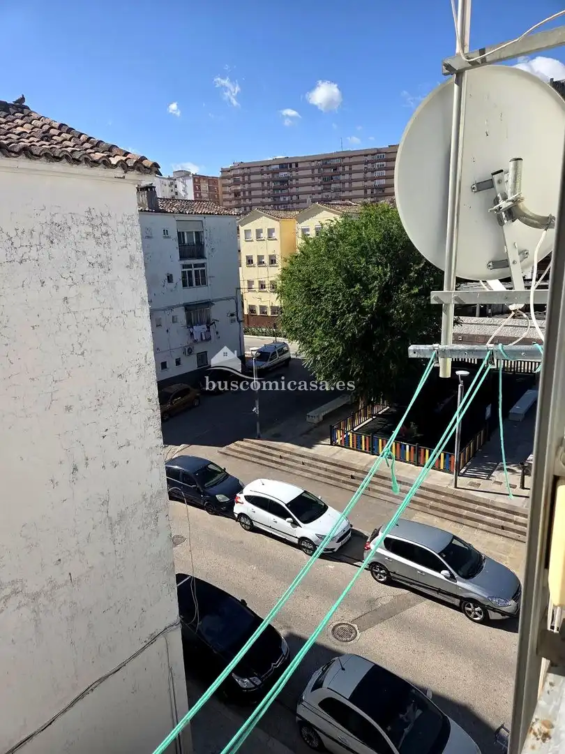 Vista exterior de Pis en venda en Jaén amb Balcó