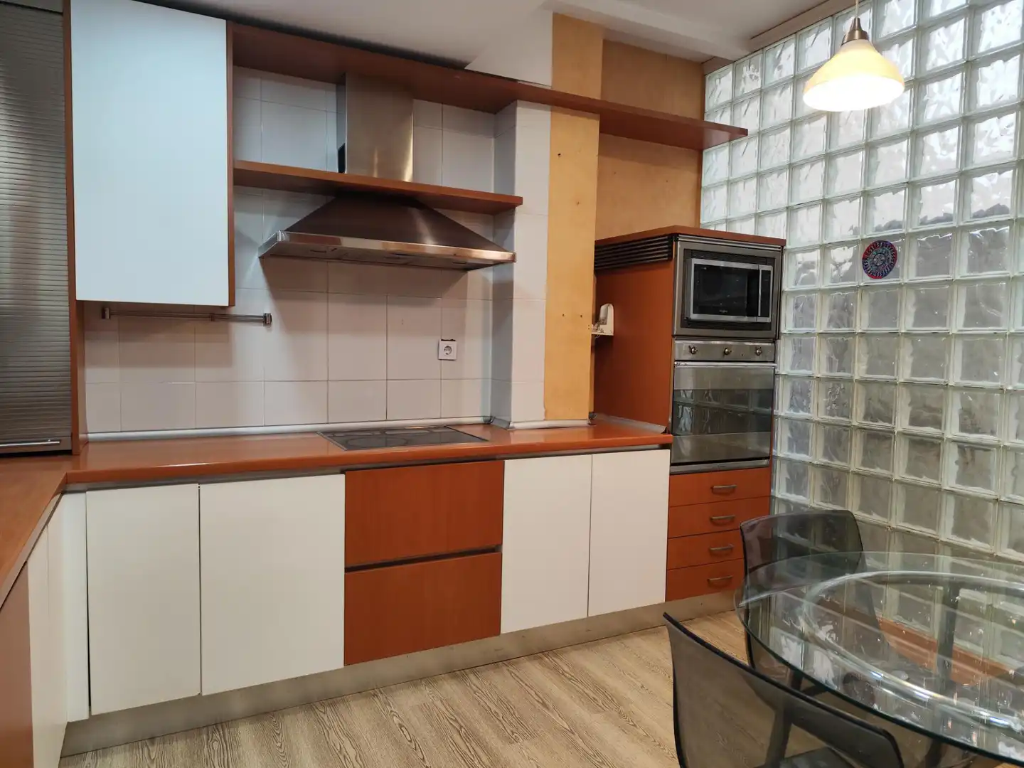 Küche von Wohnung zum Verkauf in Almería mit Klimaanlage, Parkett und Möbliert