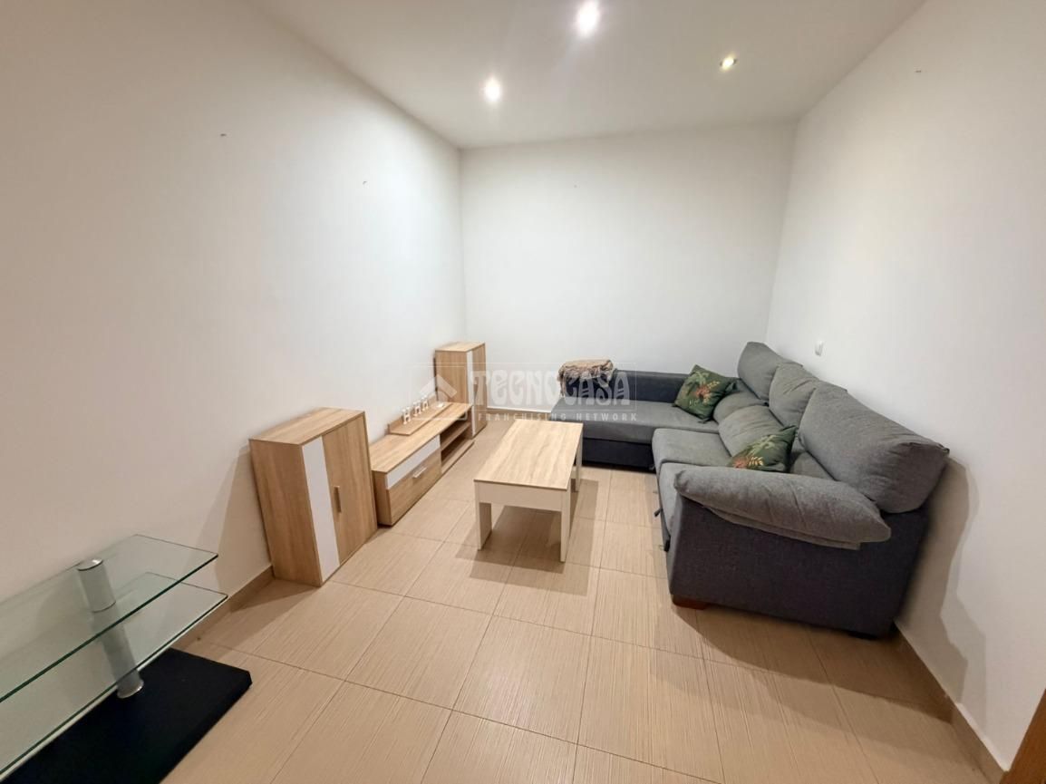 Sala d'estar de Pis en venda en Pinto amb Parquet, Moblat i Alarma