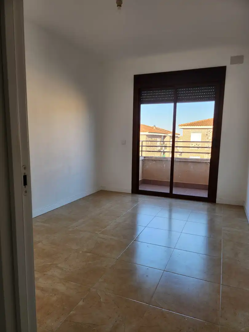 Schlafzimmer von Maisonette zur Miete in Yuncos mit Abstellraum, Ofen und Balkon