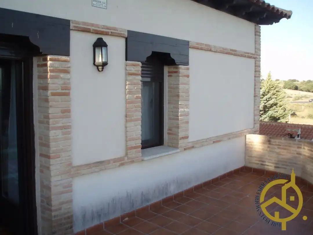 Houses for sale in Nambroca  with Air Conditioner, Heating and Private garden