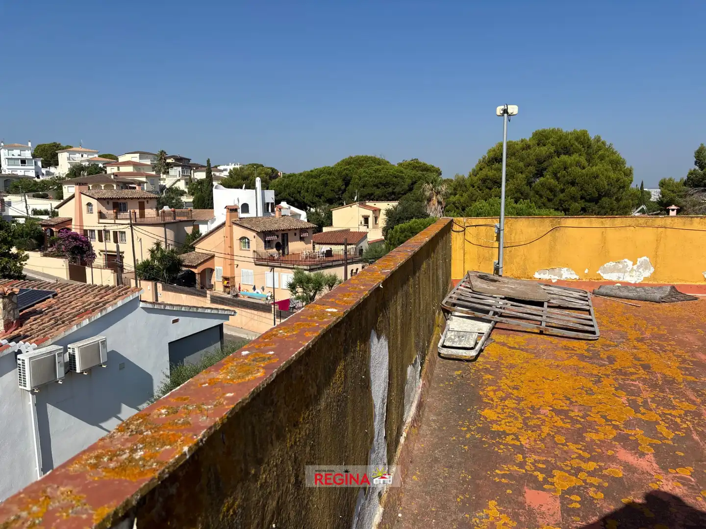 Vista exterior de Edificio en venta en L'Escala con Alarma
