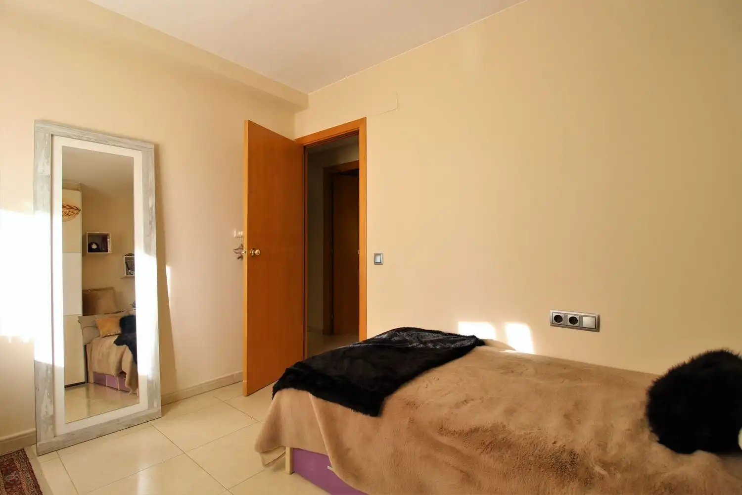 Schlafzimmer von Wohnung zum Verkauf in Girona mit Klimaanlage, Abstellraum und Balkon