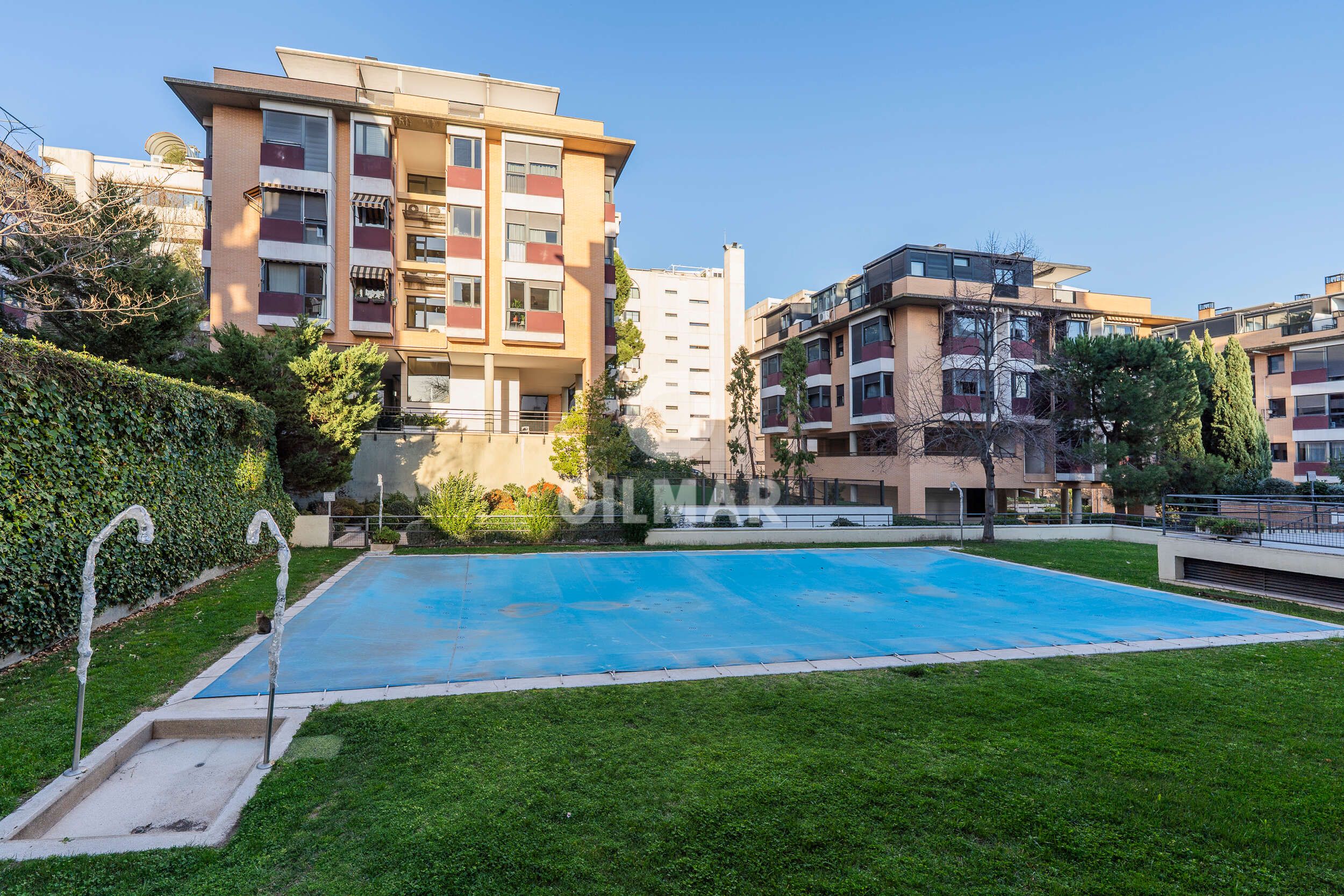 Swimming pool of Flat for sale in  Madrid Capital  with Heating, Private garden and Storage room