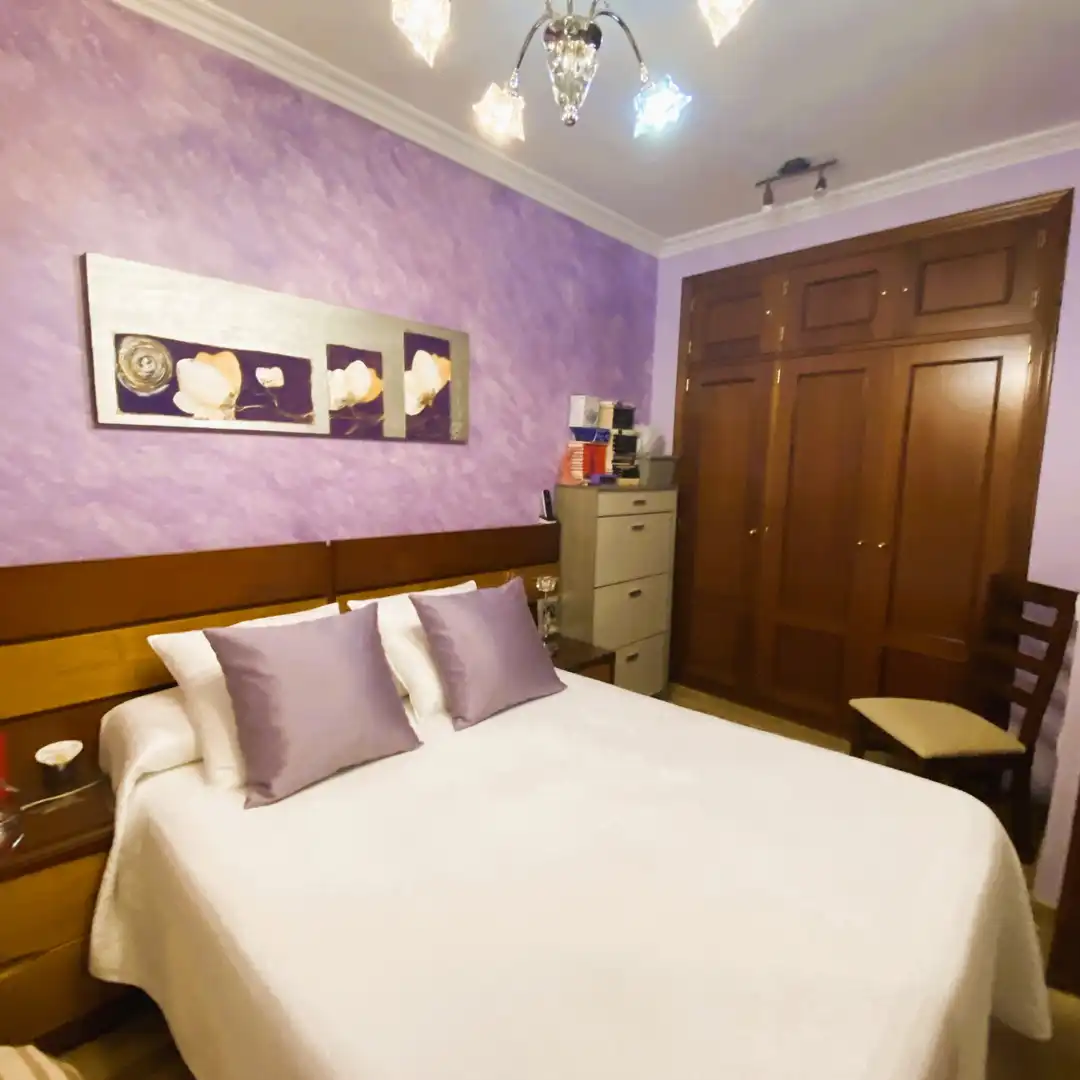 Habitación de Casa adosada en venta en Dos Hermanas con Aire acondicionado, Parquet y Trastero