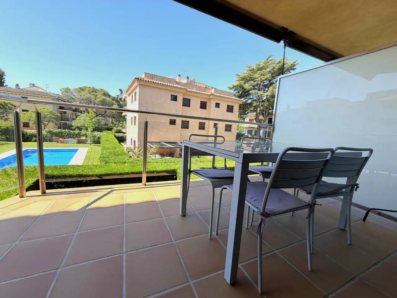 Terrasse von Wohnungen zum Verkauf in Castell d'Aro, Platja d'Aro i s'Agaró mit Klimaanlage, Heizung und Terrasse