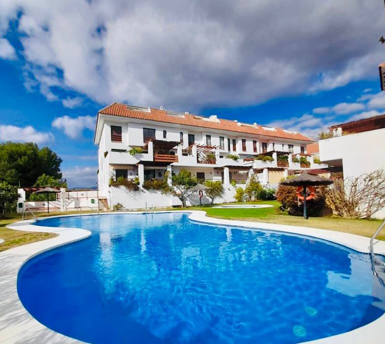 Exterior view of Flat for sale in Marbella  with Air Conditioner, Terrace and Furnished