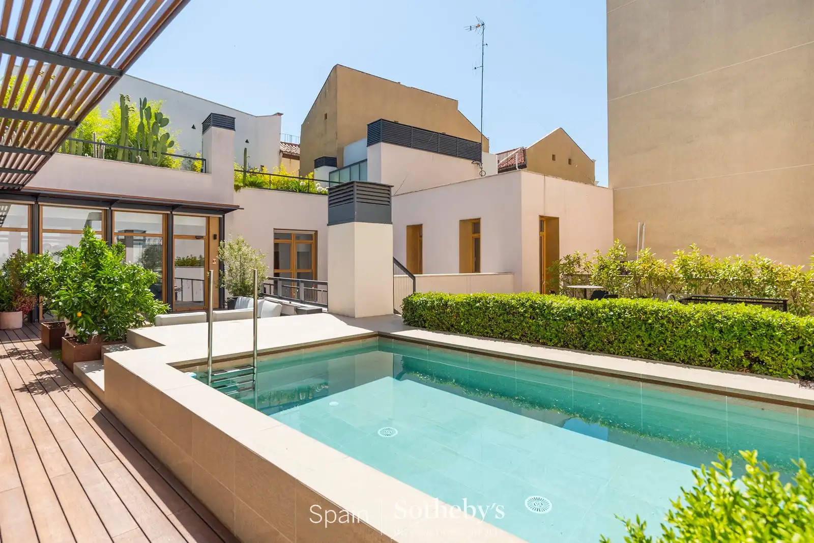 Piscina de Ático en venta en Madrid con Aire acondicionado, Calefacción y Jardín privado