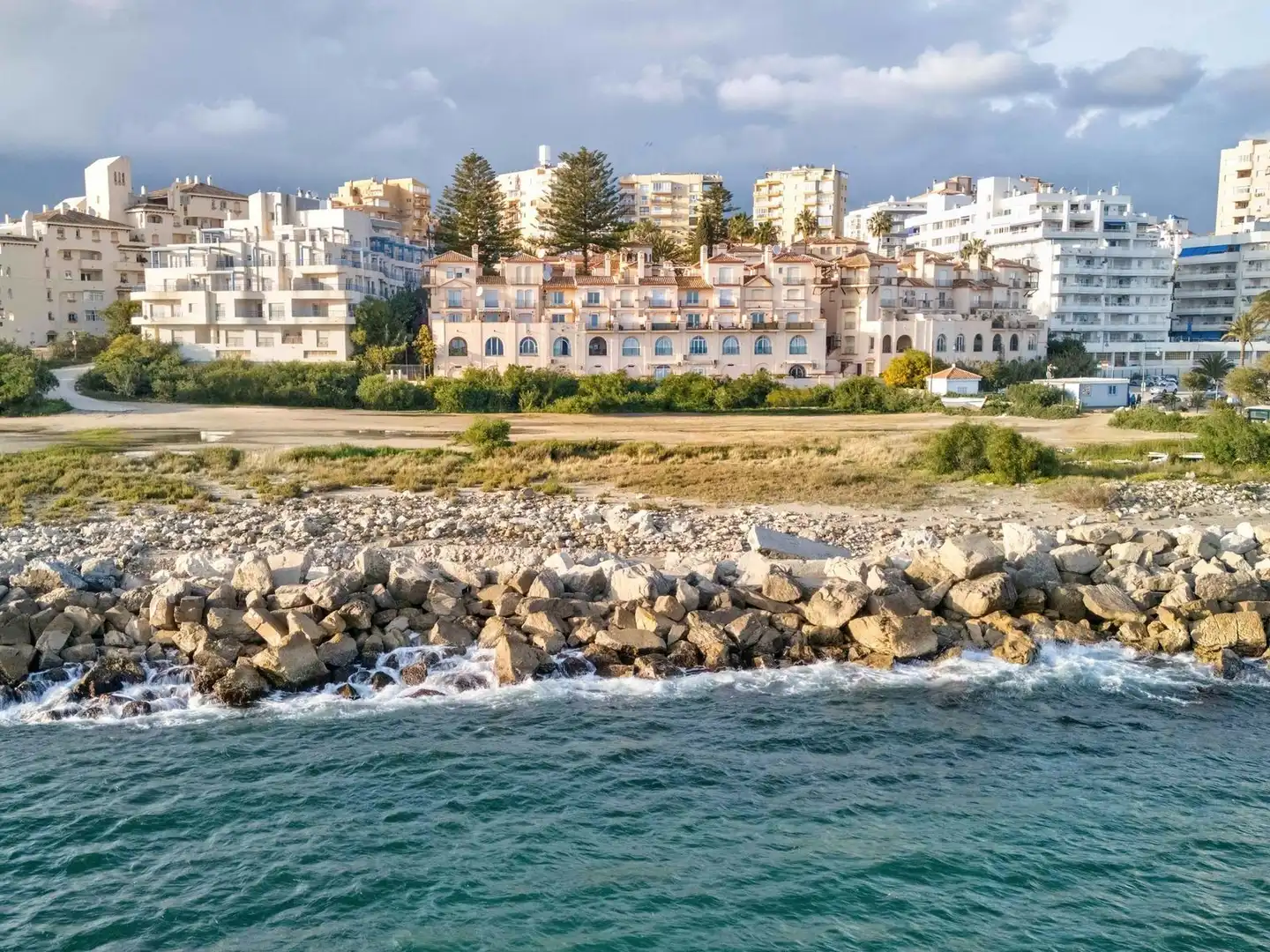 Außenansicht von Maisonette zum Verkauf in Estepona mit Klimaanlage und Gemeinschaftspool