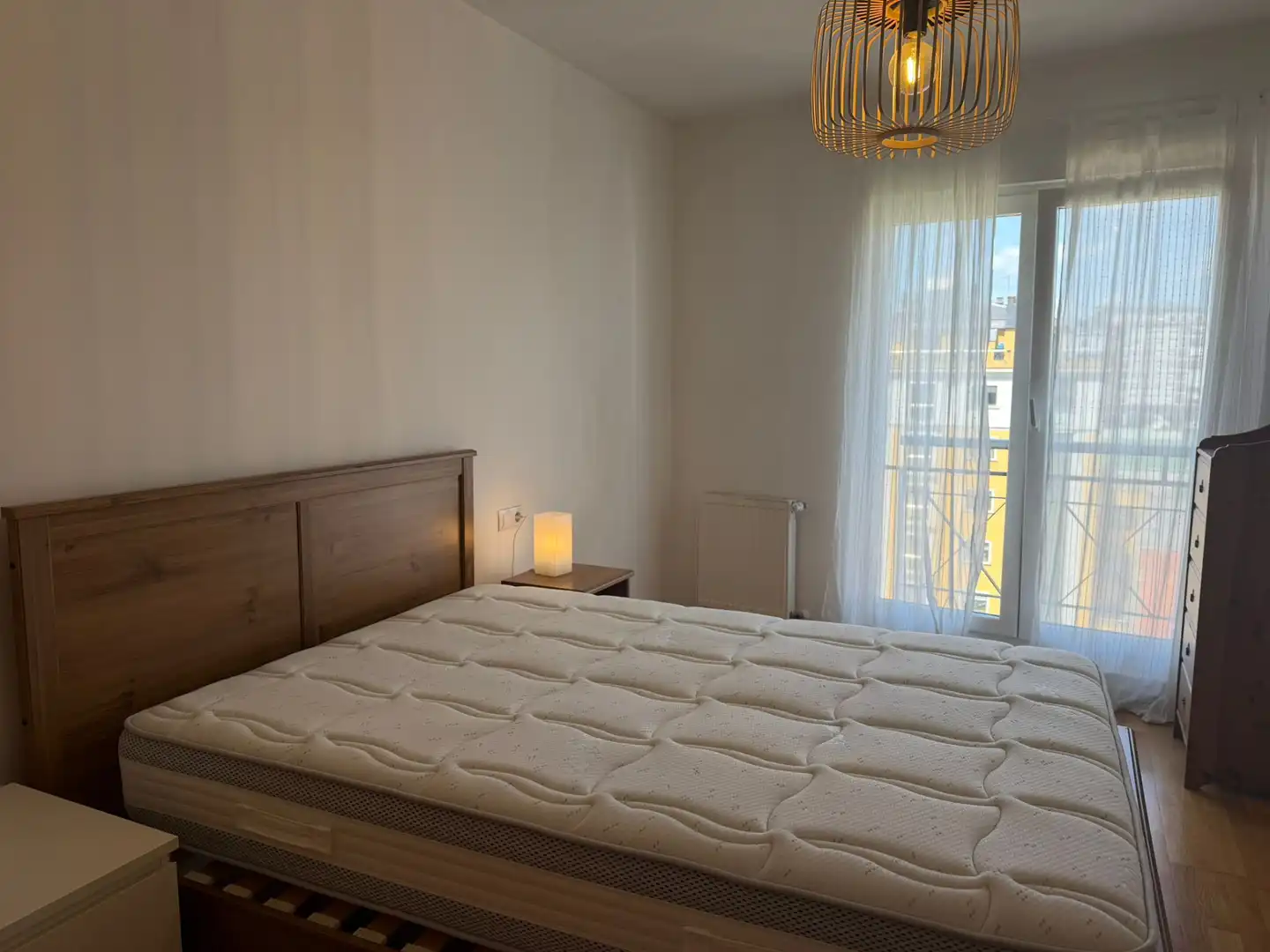 Dormitori de Apartament de lloguer en Lugo amb Calefacció, Parquet i Traster