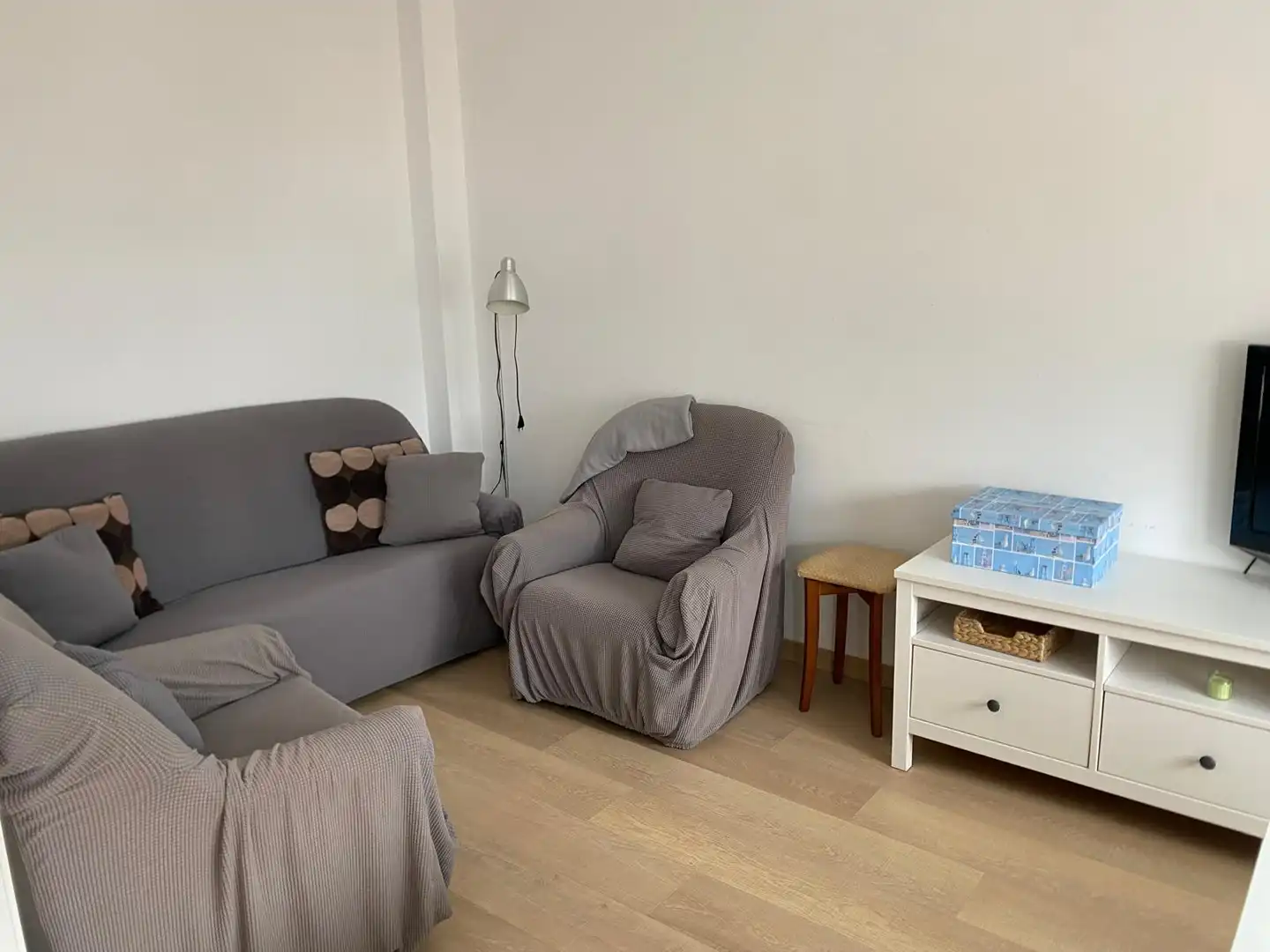 Sala d'estar de Pis en venda en A Coruña Capital  amb Moblat, Forn i Rentadora