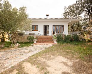 Vista exterior de Casa o xalet en venda en Llagostera amb Calefacció, Jardí privat i Terrassa