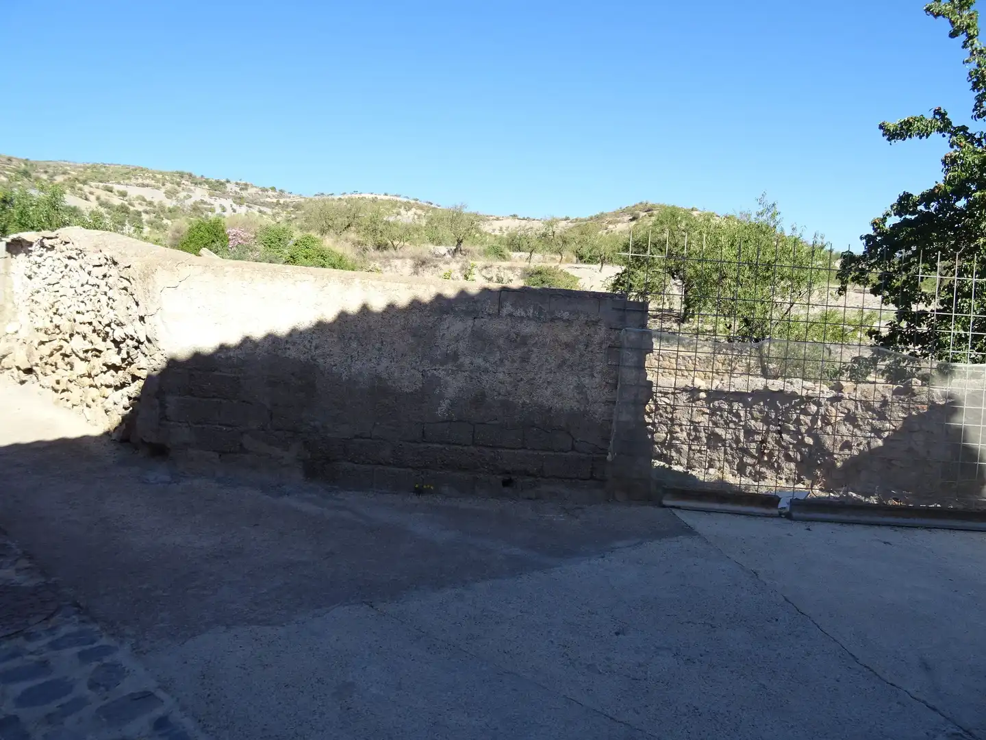 Vista exterior de Casa adosada en venta en Turón con Jardín privado, Terraza y Amueblado