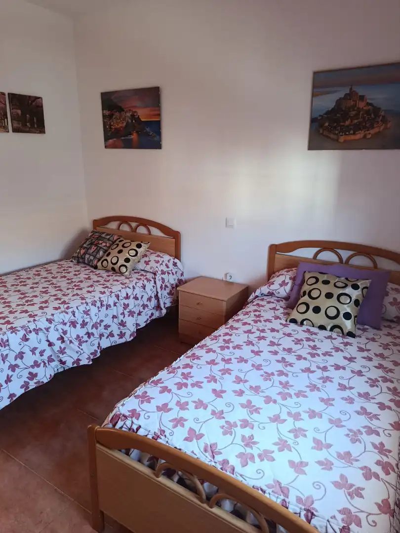 Dormitori de Casa adosada en venda en Mota del Cuervo amb Calefacció, Terrassa i Moblat