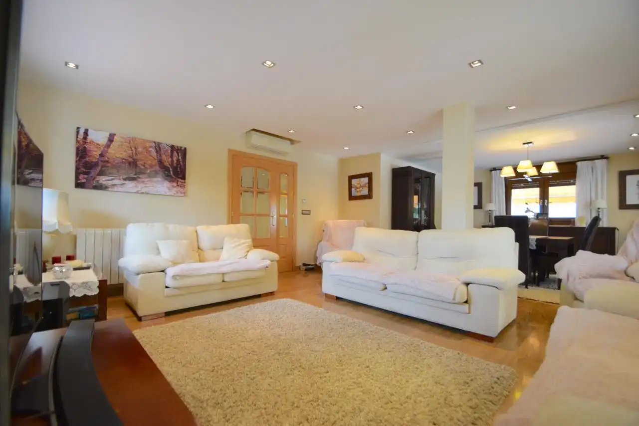 Sala d'estar de Casa o xalet en venda en Benidorm amb Aire condicionat, Calefacció i Terrassa