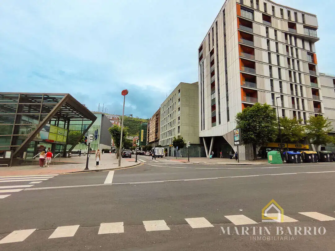 Außenansicht von Wohnung zum Verkauf in Bilbao  mit Klimaanlage, Heizung und Terrasse