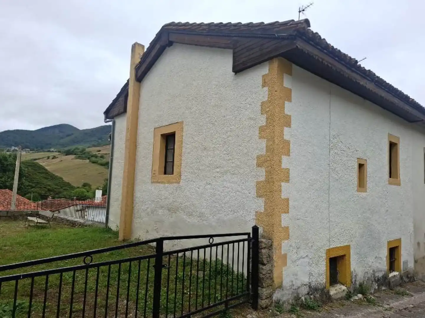 Vista exterior de Casa o chalet en venta en Polaciones, Cantabria