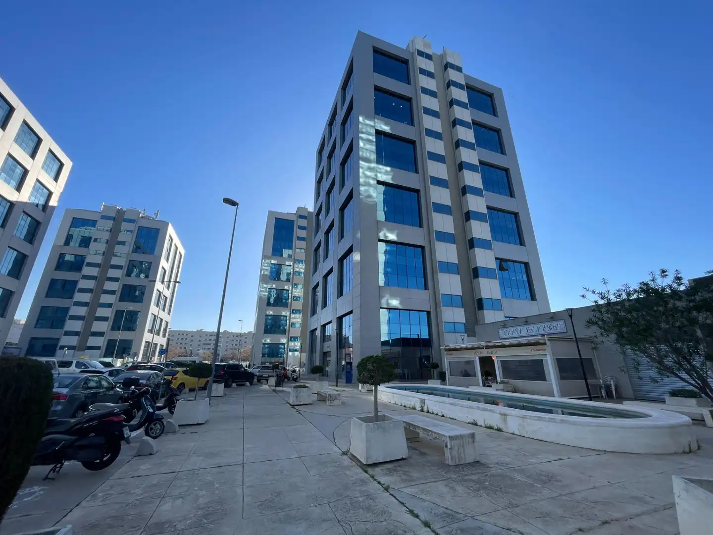 Vista exterior de Oficina en venta en Sevilla