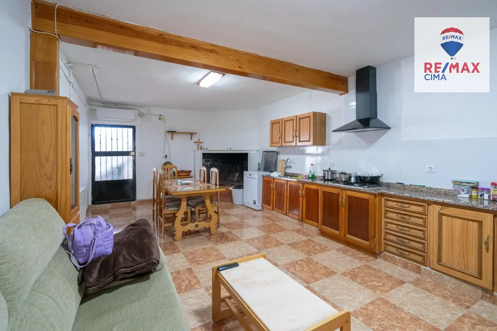 Cuina de Casa o xalet en venda en Baza amb Calefacció, Jardí privat i Terrassa