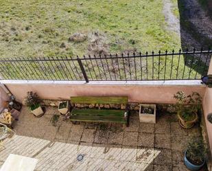 Terrassa de Casa adosada en venda en Covarrubias amb Calefacció, Jardí privat i Parquet