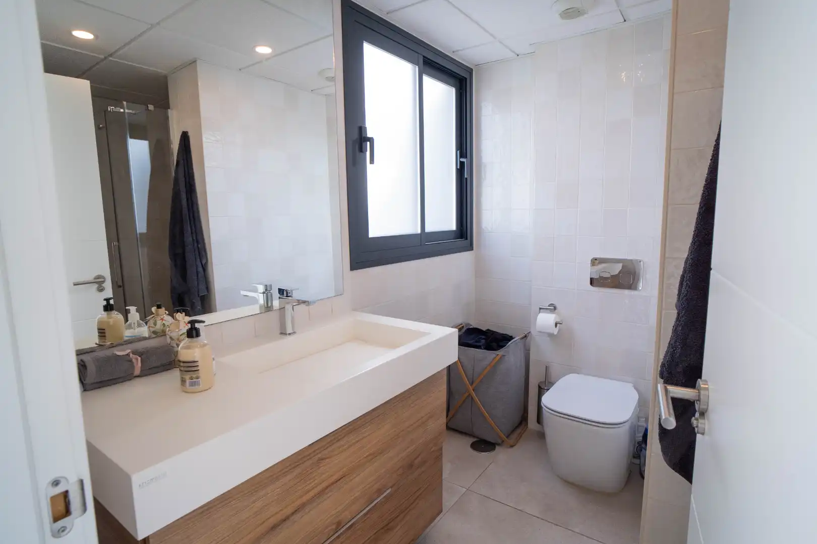 Bathroom of Attic for sale in Torremolinos  with Air Conditioner, Terrace and Storage room