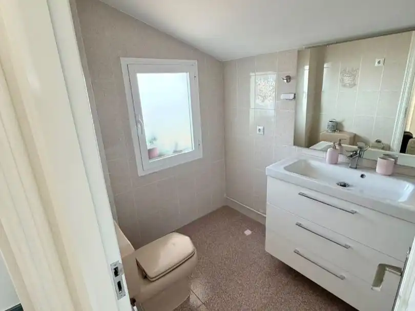 Badezimmer von Maisonette zum Verkauf in Ciudad Real Capital mit Klimaanlage, Terrasse und Balkon