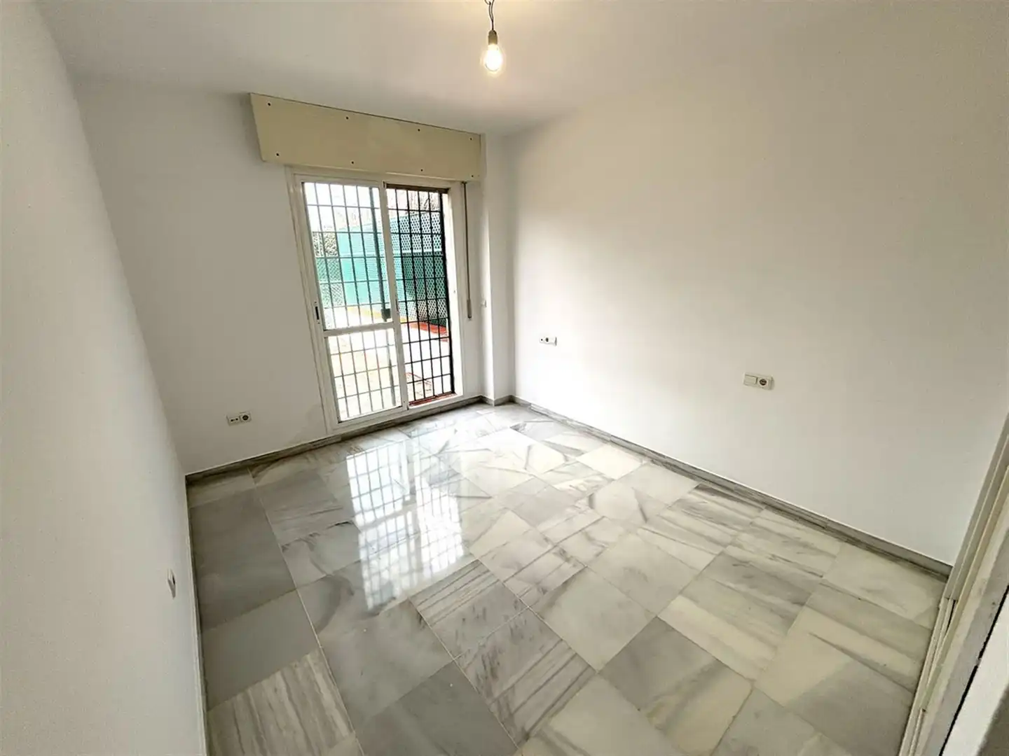 Dormitori de Apartament en venda en Marbella amb Aire condicionat i Terrassa