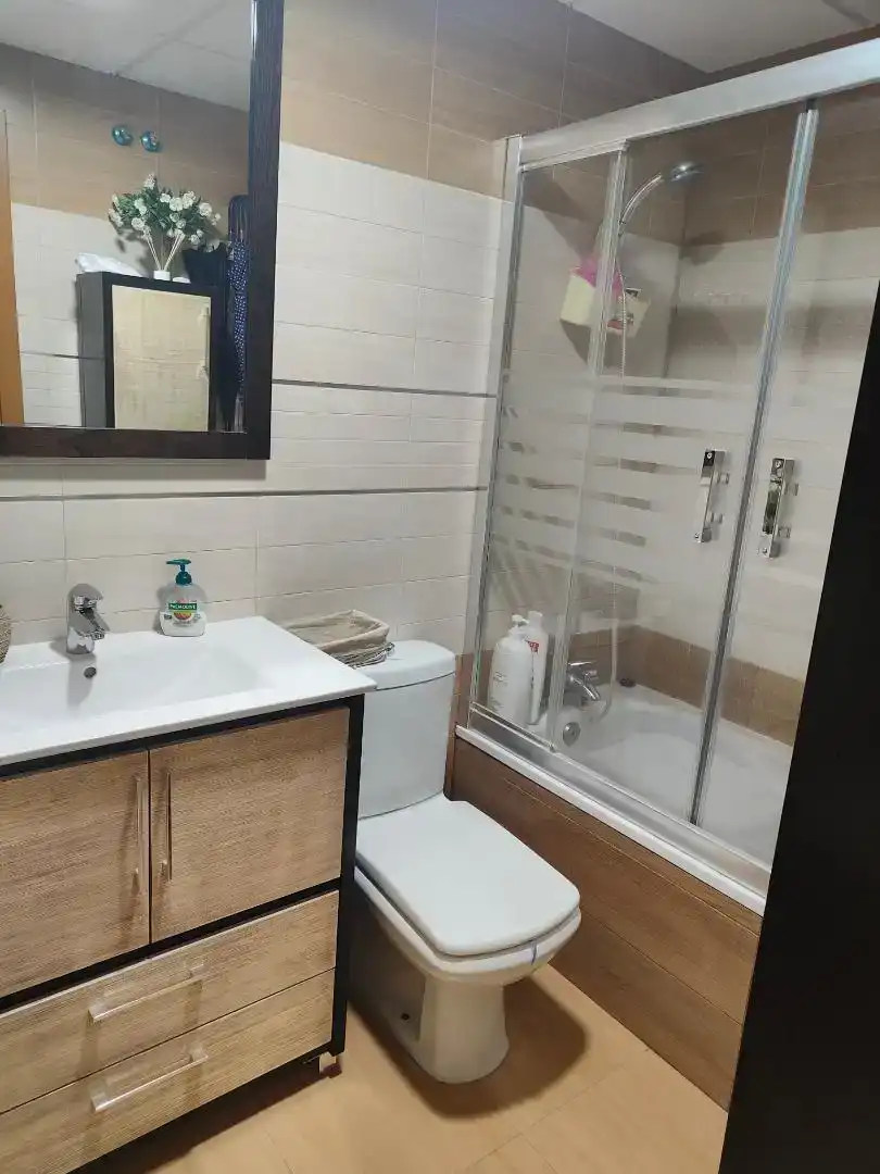 Baño de Piso en venta en Baena con Aire acondicionado, Trastero y Amueblado