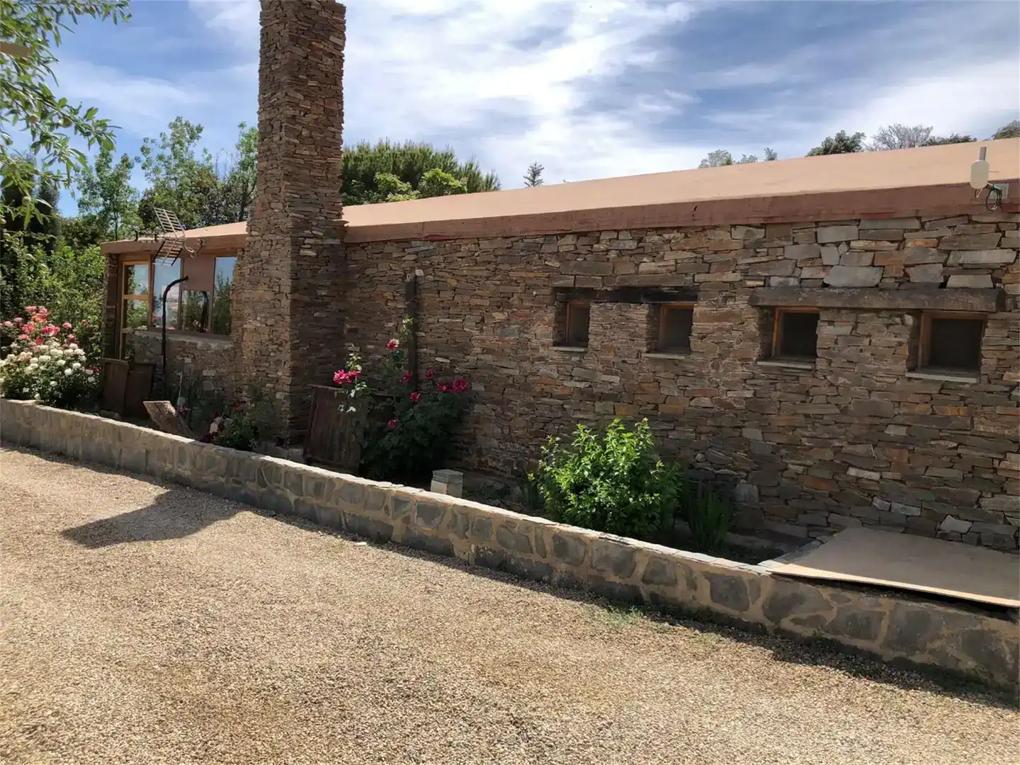 Vista exterior de Finca rústica en venda en Nevada amb Aire condicionat, Piscina i Balcó