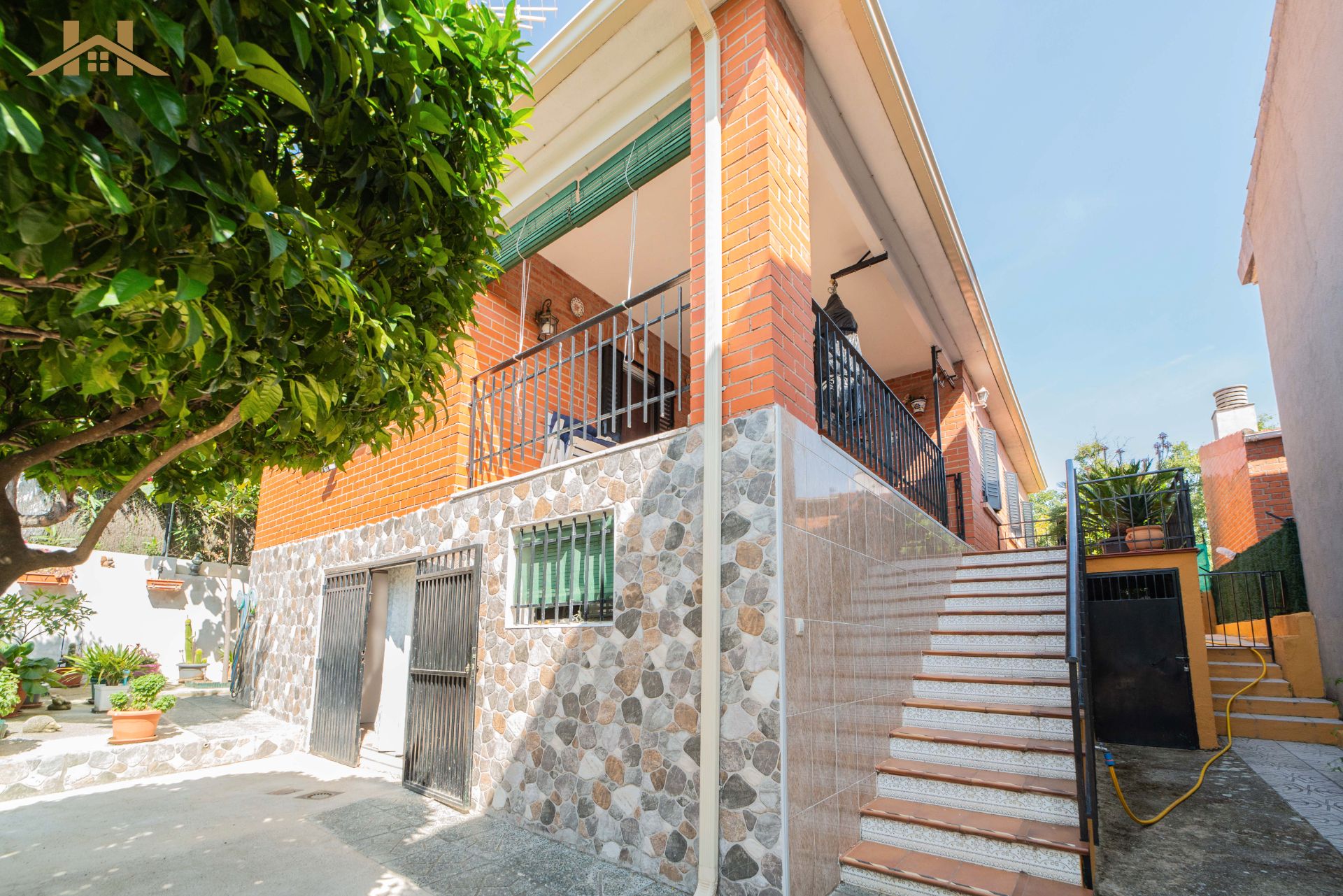 Exterior view of House or chalet for sale in El Tiemblo   with Heating, Private garden and Terrace