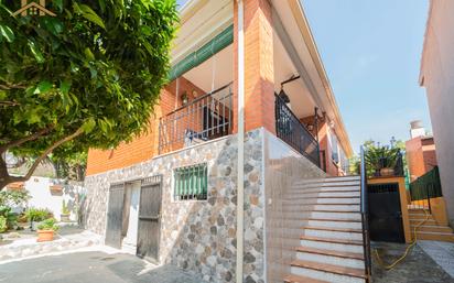Exterior view of House or chalet for sale in El Tiemblo   with Heating, Private garden and Terrace