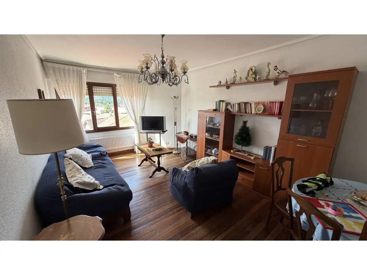 Sala de estar de Piso en venta en Espinosa de los Monteros con Calefacción y Amueblado