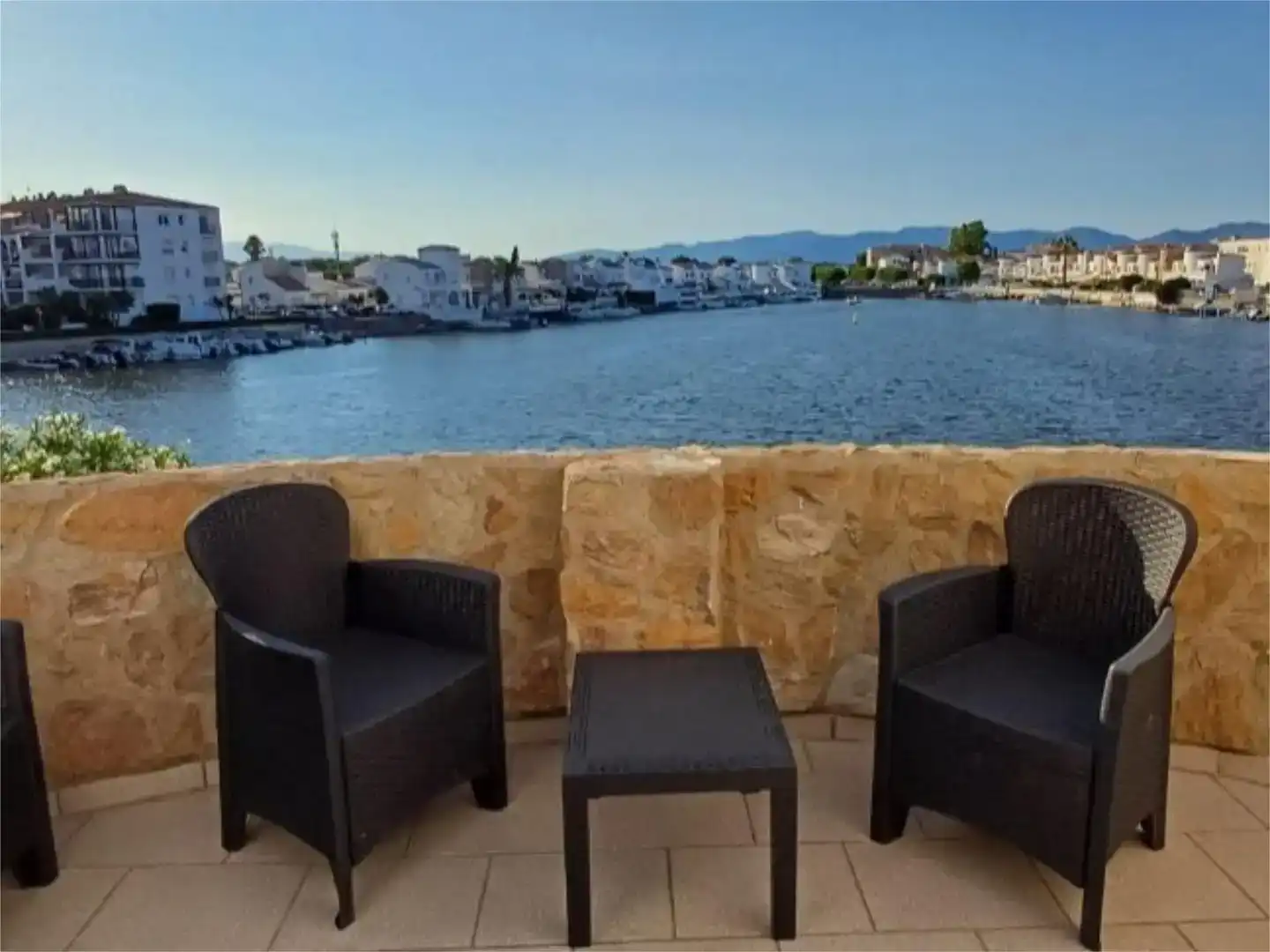 Terrasse von Maisonette zur Miete in Empuriabrava mit Klimaanlage und Balkon