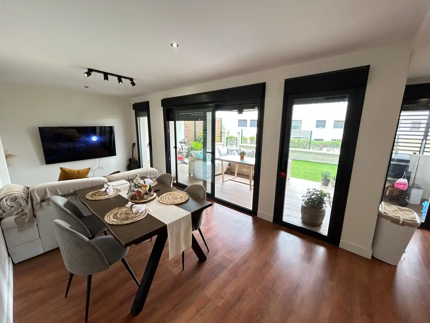 Comedor de Planta baja en venta en Almería con Aire acondicionado, Calefacción y Jardín privado