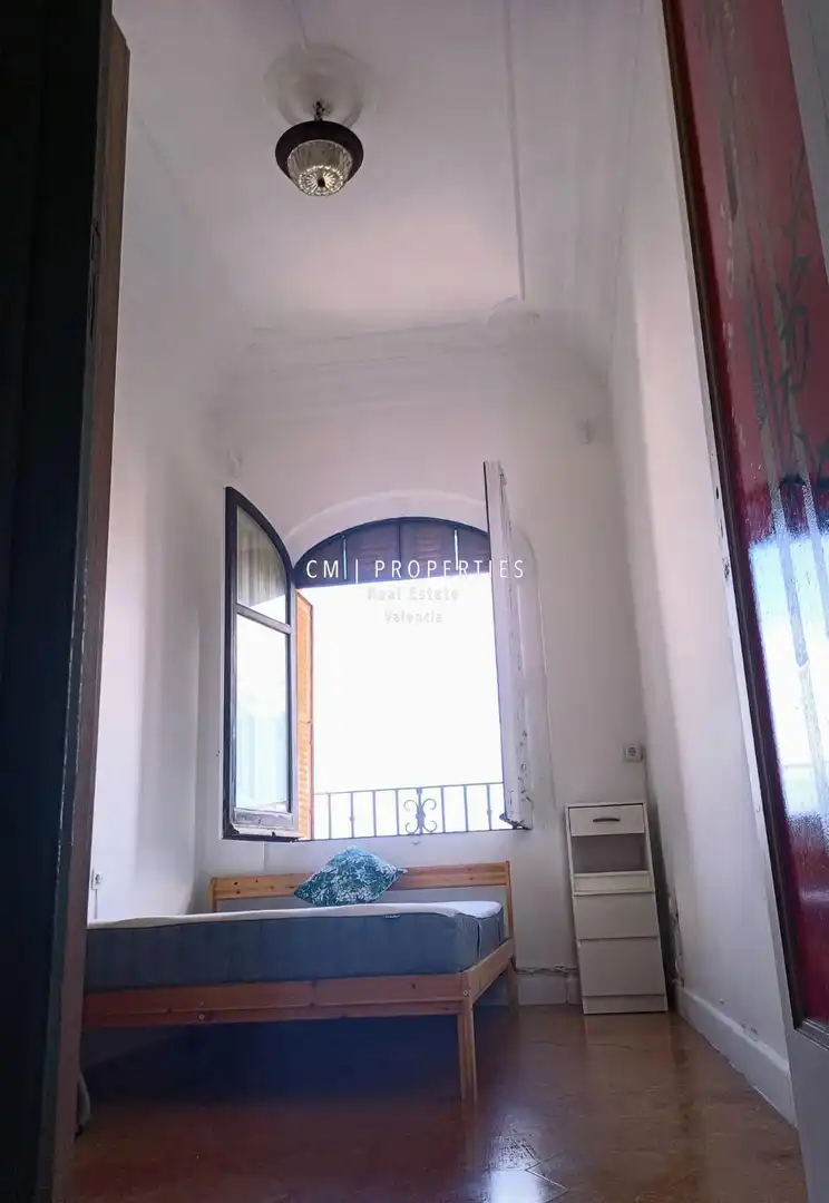 Bedroom of Flat for rent in Valencia  with Air Conditioner, Heating and Terrace