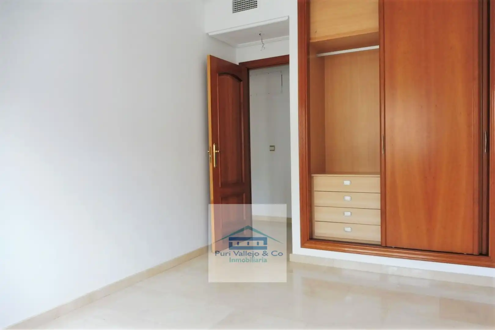 Flat for rent in Córdoba  with Air Conditioner, Terrace and Storage room