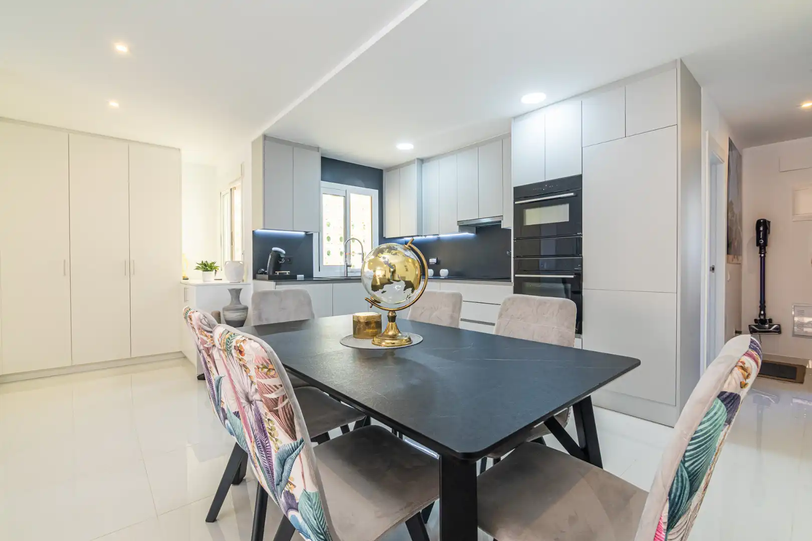 Menjador de Apartament en venda en Santa Pola amb Aire condicionat, Moblat i Balcó