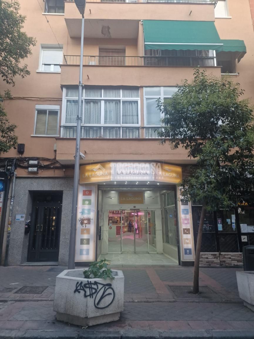 Vista exterior de Local en venda en  Madrid Capital
