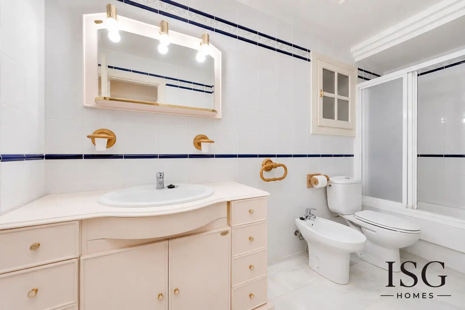 Baño de Apartamento en venta en Torrevieja con Trastero, Balcón y Piscina comunitaria