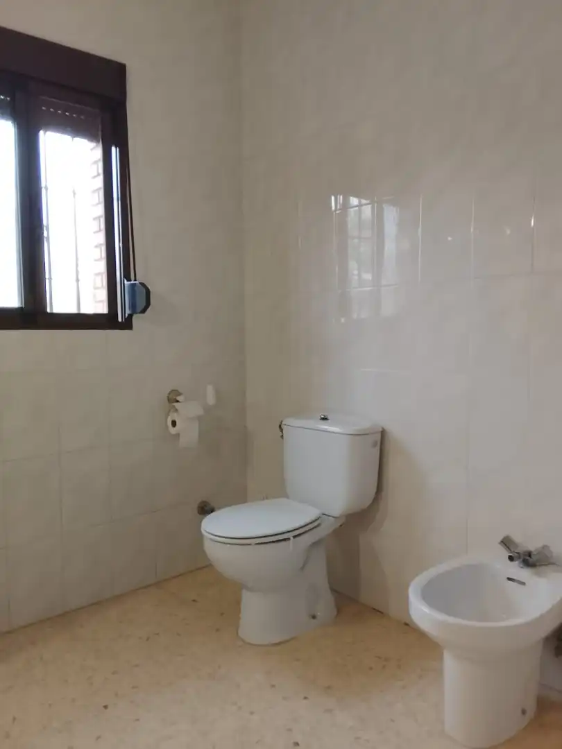 Bany de Finca rústica en venda en Córdoba amb Aire condicionat, Calefacció i Jardí privat