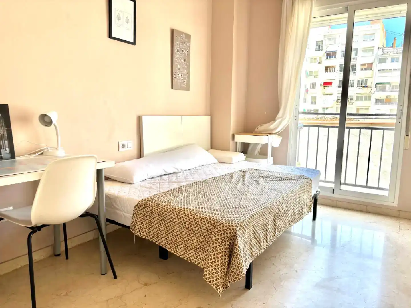 Bedroom of Flat for rent in  Valencia Capital  with Air Conditioner and Balcony