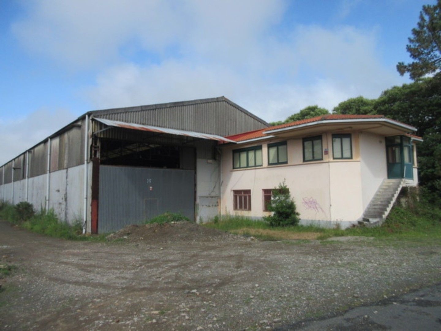 Vista exterior de Nau industrial en venda en Narón