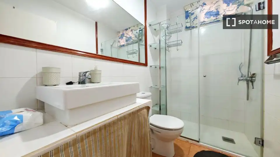 Bany de Apartament per a compartir en San Bartolomé de Tirajana amb Aire condicionat, Terrassa i Moblat