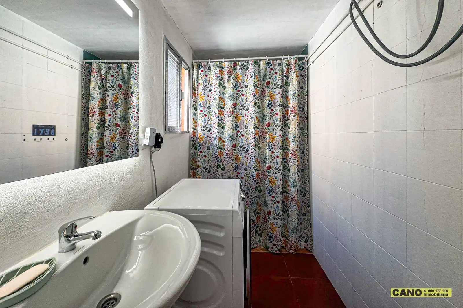 Bany de Casa o xalet en venda en Almería amb Terrassa