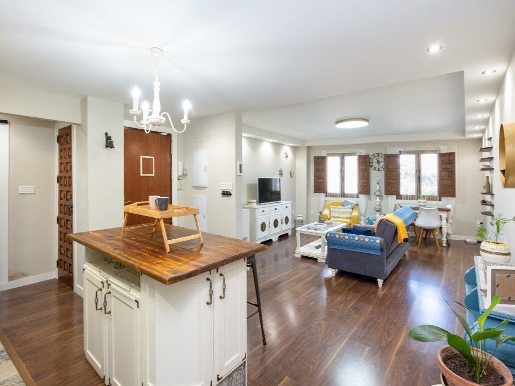 Living room of Flat for sale in  Granada Capital