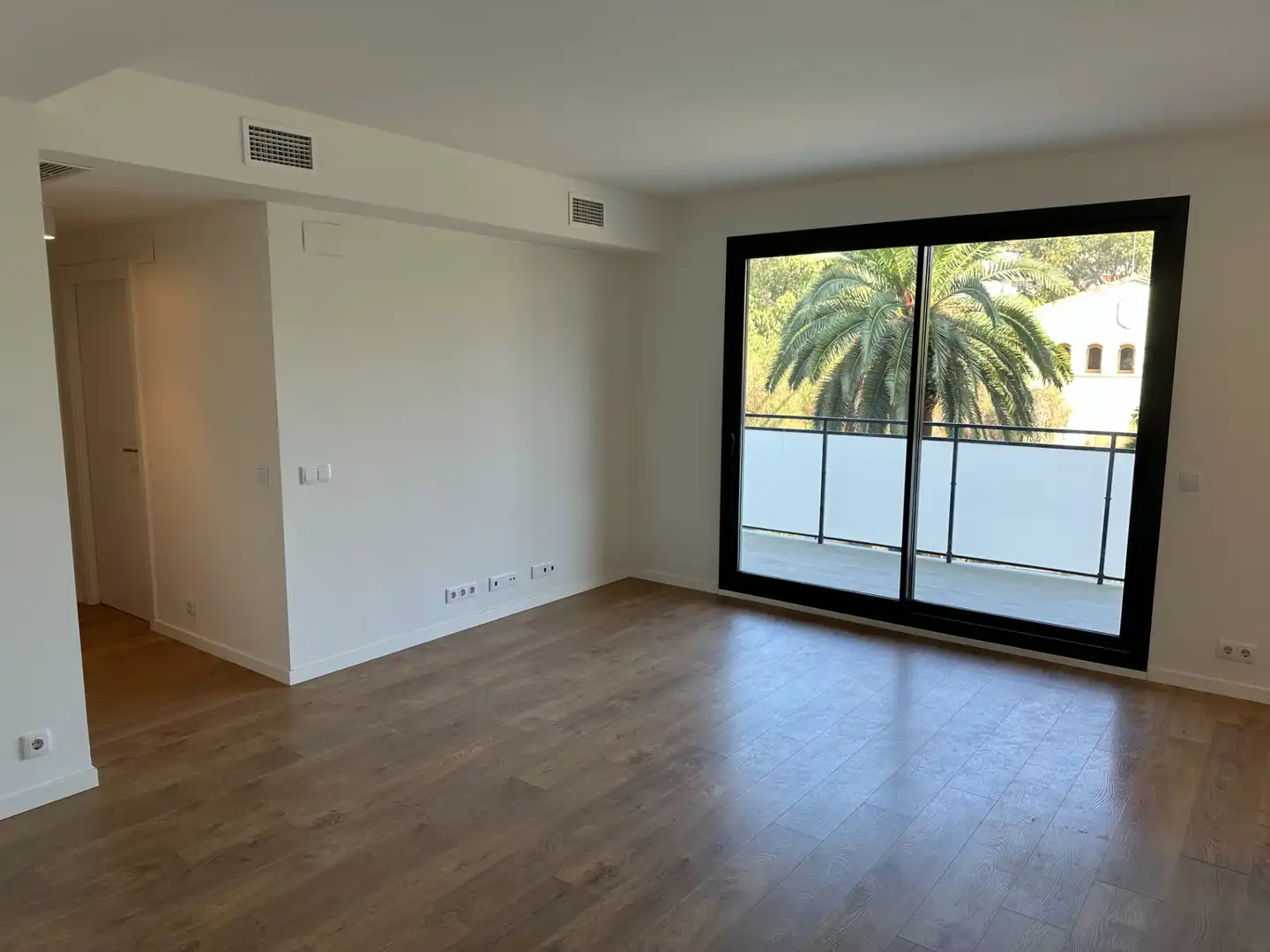 Bedroom of Flat for rent in L'Hospitalet de Llobregat  with Air Conditioner, Parquet flooring and Oven